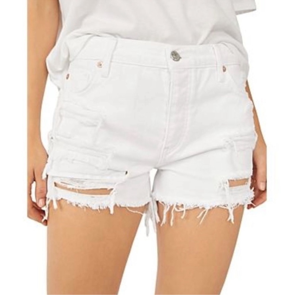 NWT Free People Maggie Mid Rise
Shorts Size 24 Optic White Distressed - Picture 1 of 2
